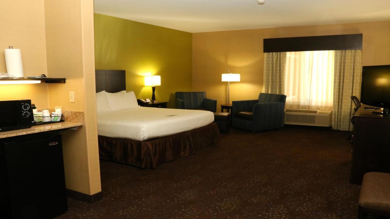 Holiday Inn Express Hotel & Suites Saginaw By Ihg Exterior photo