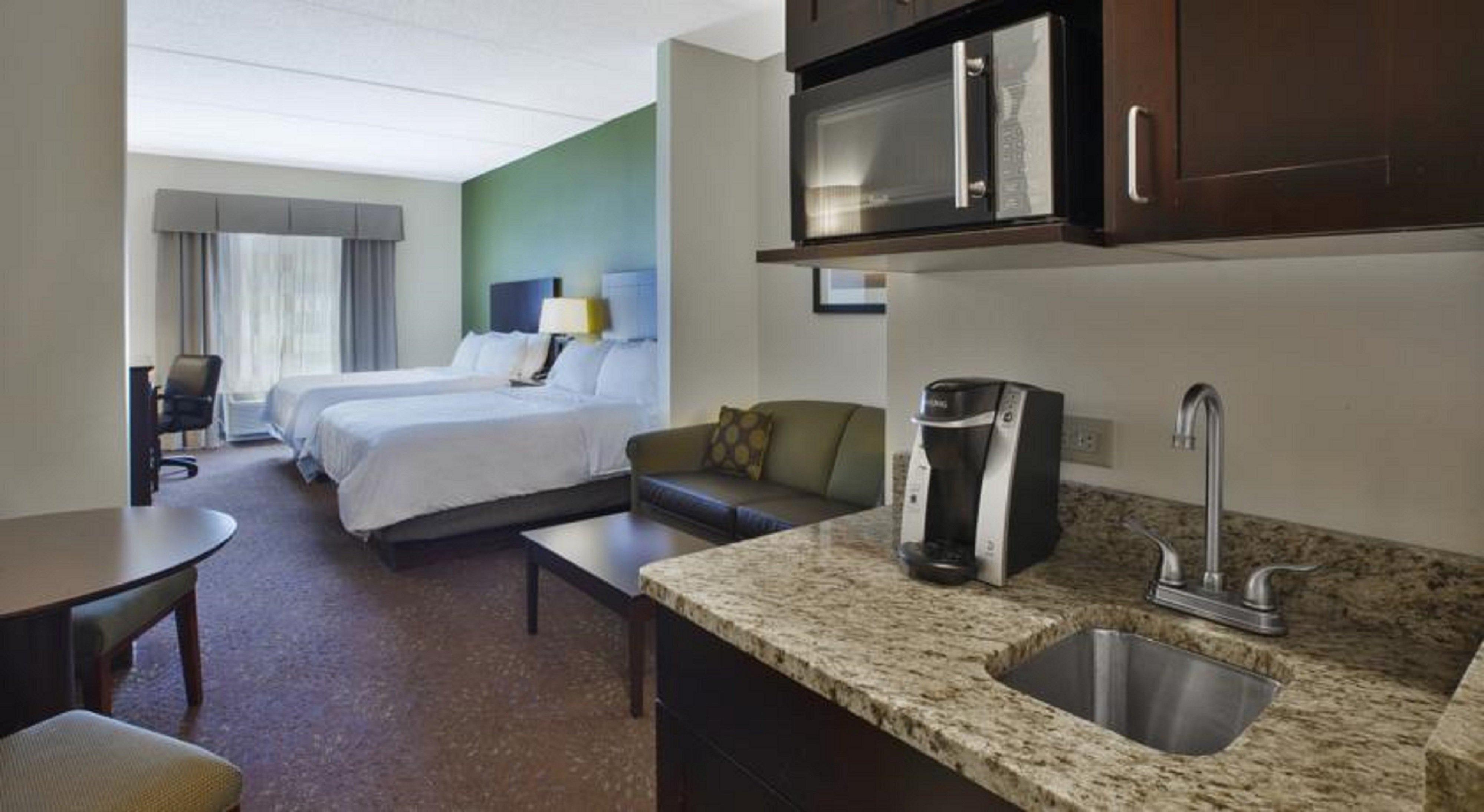 Holiday Inn Express Hotel & Suites Saginaw By Ihg Exterior photo