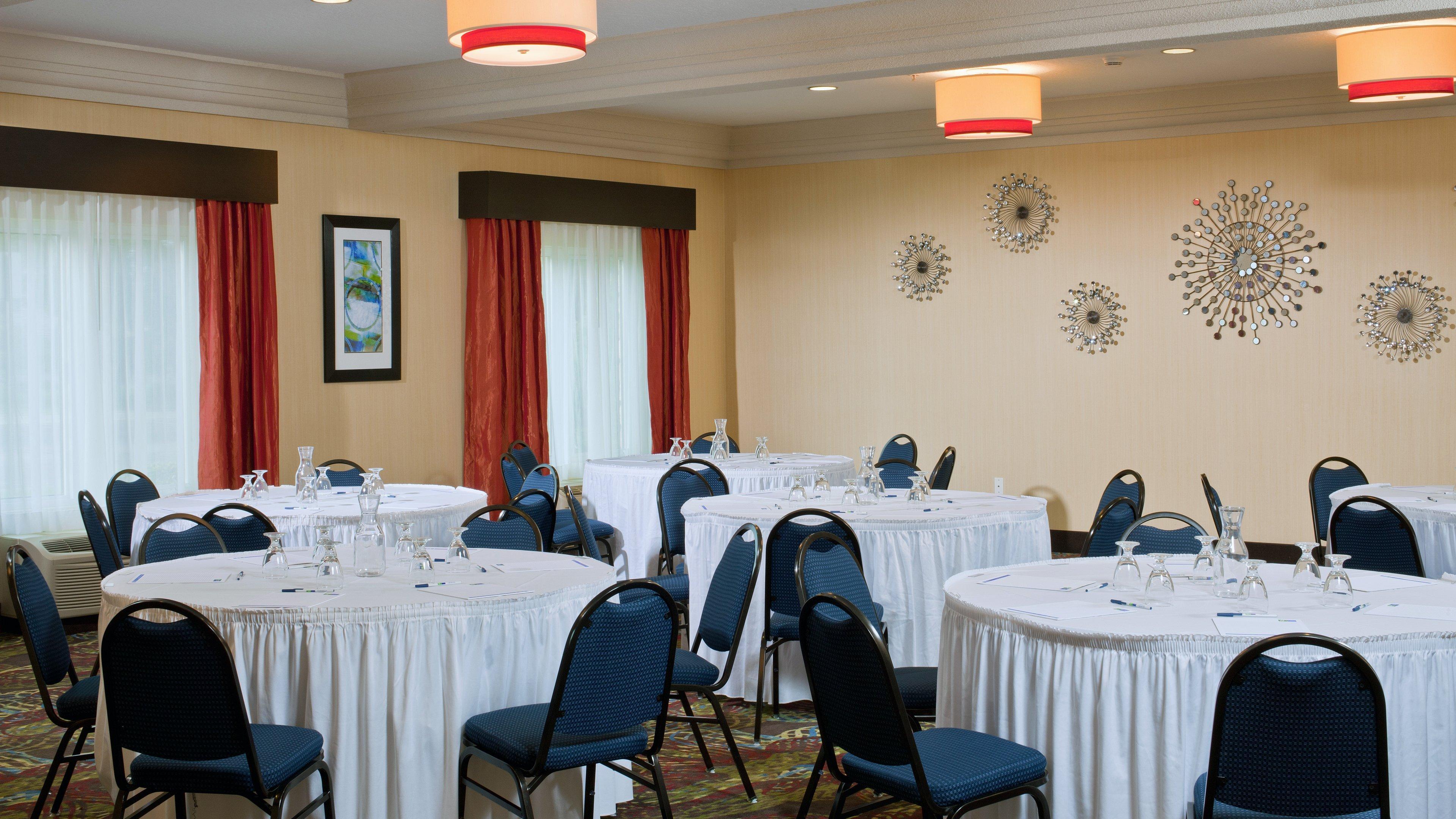 Holiday Inn Express Hotel & Suites Saginaw By Ihg Exterior photo