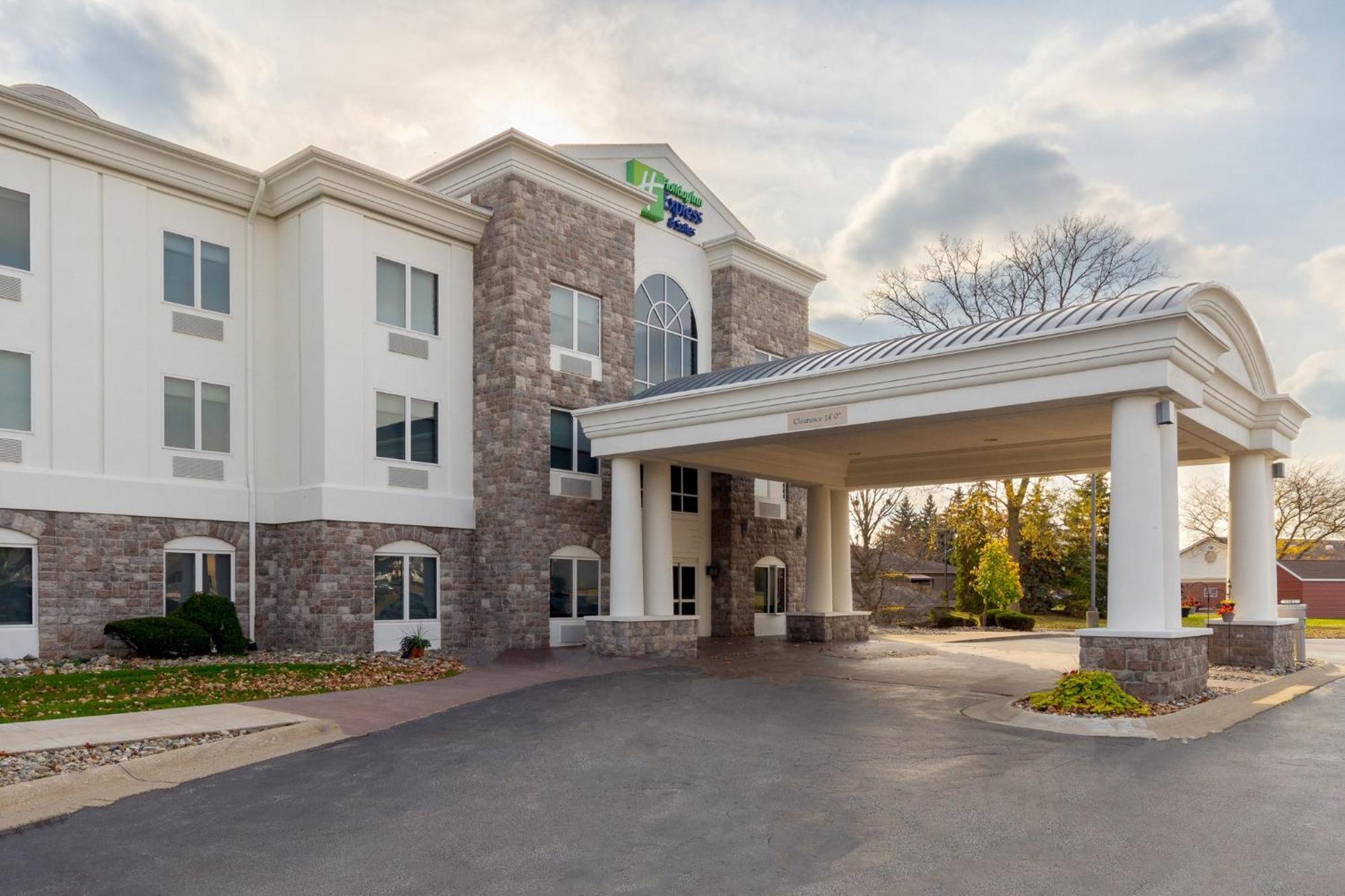 Holiday Inn Express Hotel & Suites Saginaw By Ihg Exterior photo