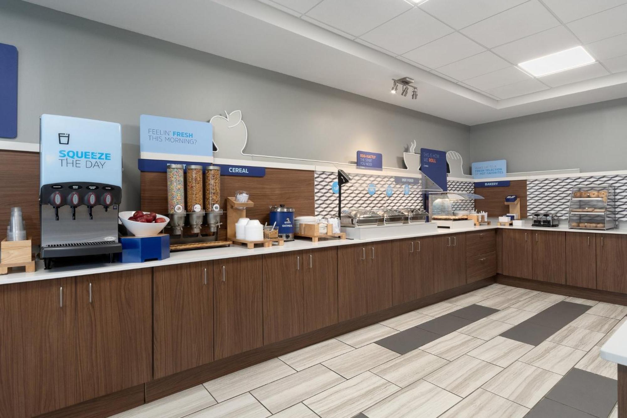 Holiday Inn Express Hotel & Suites Saginaw By Ihg Exterior photo