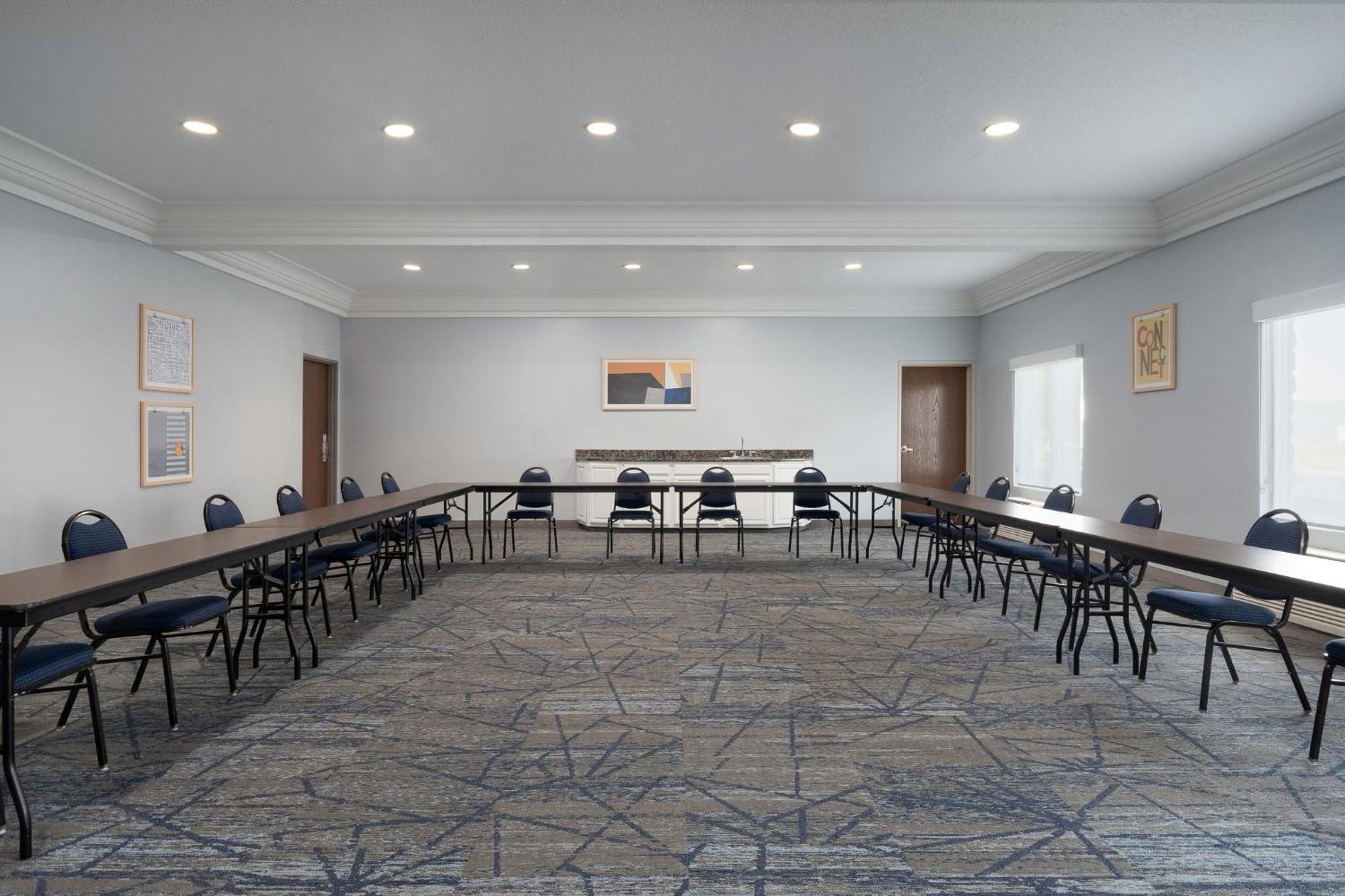 Holiday Inn Express Hotel & Suites Saginaw By Ihg Exterior photo