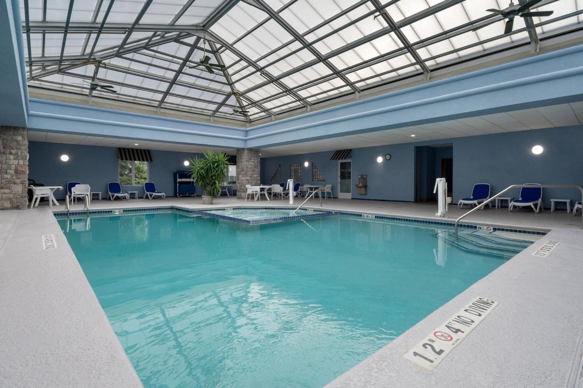 Holiday Inn Express Hotel & Suites Saginaw By Ihg Exterior photo