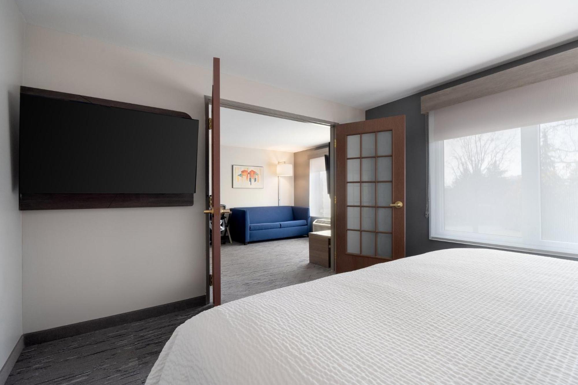 Holiday Inn Express Hotel & Suites Saginaw By Ihg Exterior photo