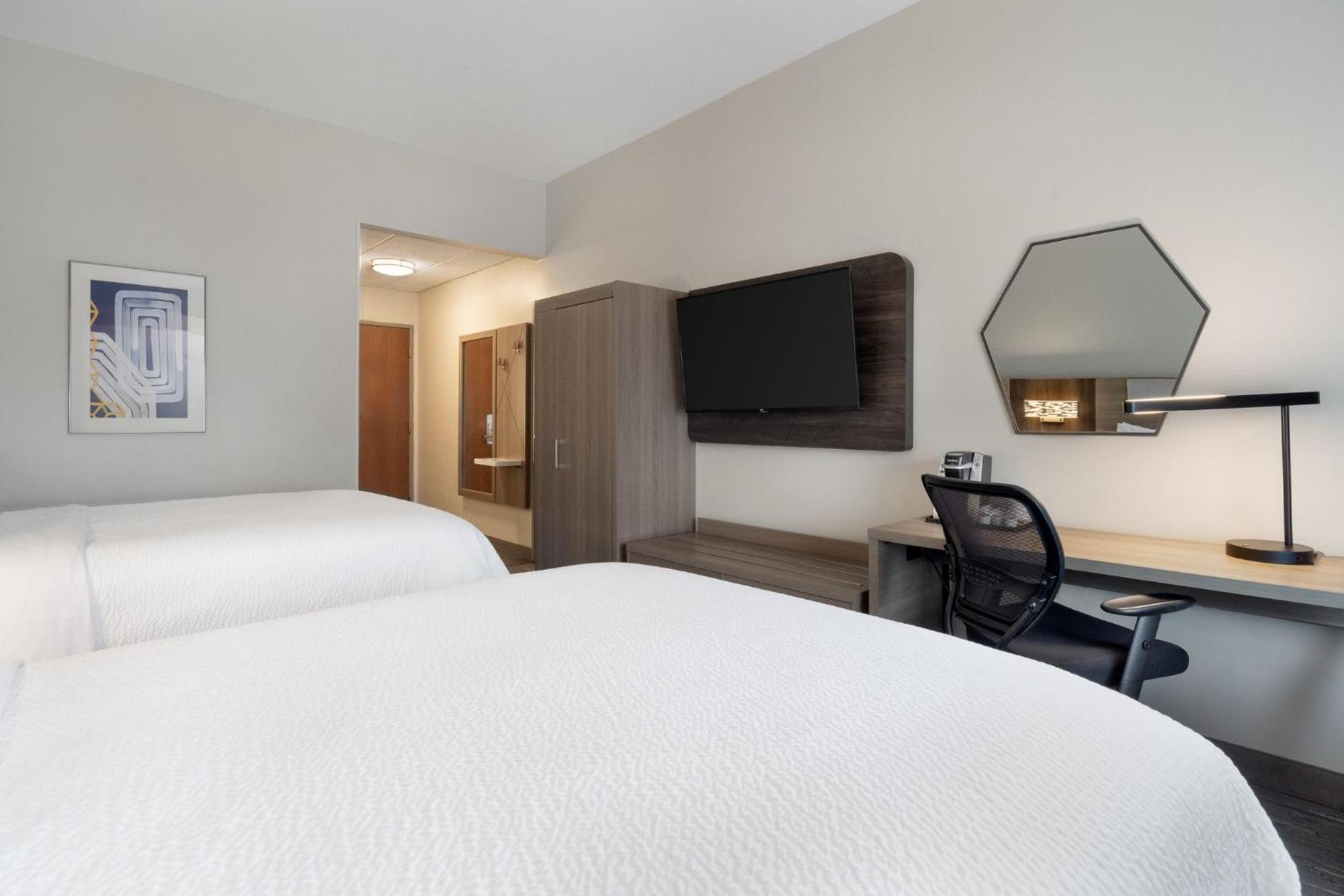 Holiday Inn Express Hotel & Suites Saginaw By Ihg Exterior photo