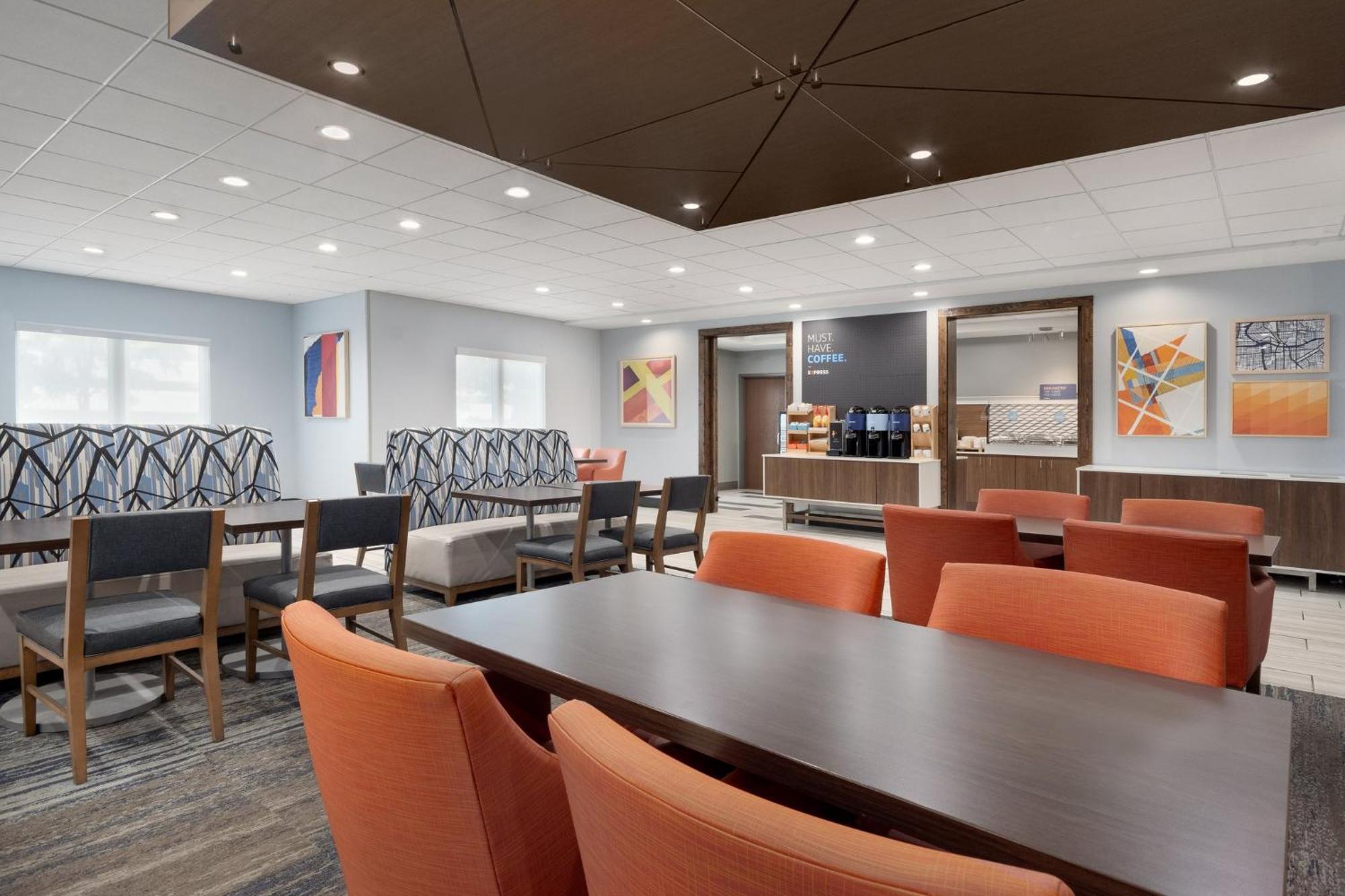 Holiday Inn Express Hotel & Suites Saginaw By Ihg Exterior photo